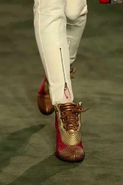 Look 27